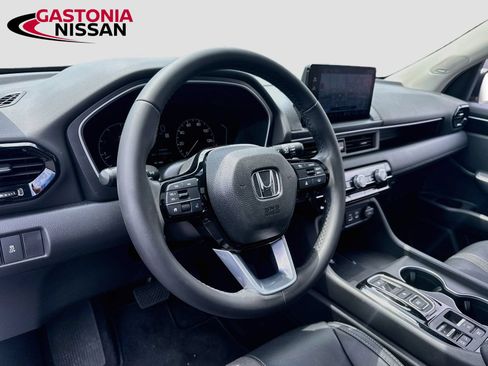Used 2024 Honda Pilot Touring image 11