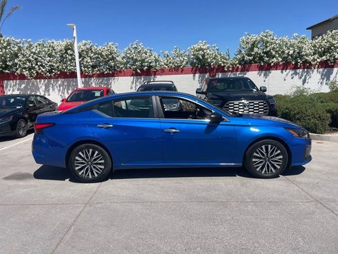 Used 2025 Nissan Altima 2.5 SV image 3