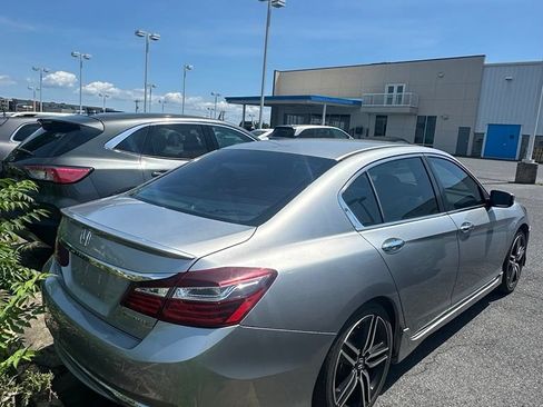 Used 2017 Honda Accord Sport image 4