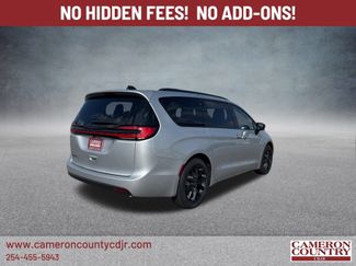New 2026 Chrysler Pacifica Select w/ S Appearance Package FWD video 3