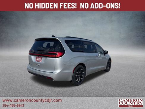New 2026 Chrysler Pacifica Select w/ S Appearance Package FWD image 3