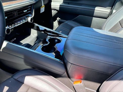 New 2026 Chevrolet Suburban High Country AWD/4WD image 8