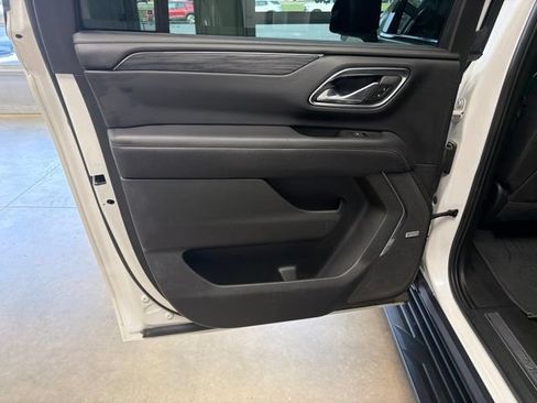 Used 2023 GMC Yukon XL SLT w/ SLT Luxury Package AWD/4WD image 28