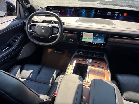 New 2025 Lincoln Navigator L Black Label image 31