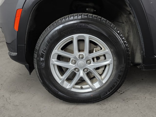 Used 2022 Jeep Grand Cherokee L Laredo w/ Luxury Tech Group I AWD/4WD image 9