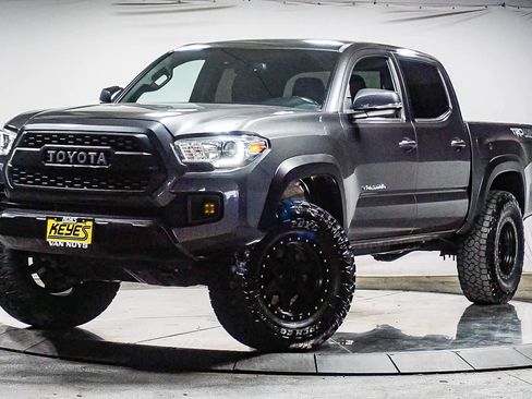 Used 2019 Toyota Tacoma TRD Off-Road w/ Technology Package AWD/4WD image 1