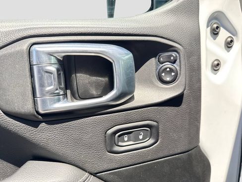 Used 2022 Jeep Wrangler Unlimited Sahara w/ Cold Weather Group AWD/4WD image 11