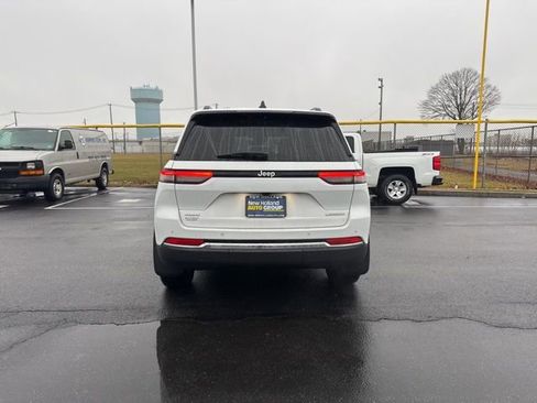 Certified 2024 Jeep Grand Cherokee Laredo X w/ Luxury Tech Group I image 3