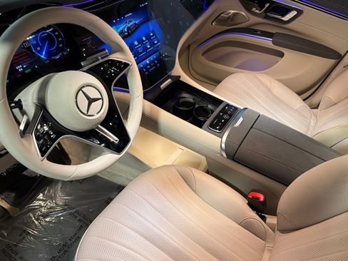 New 2026 Mercedes-Benz EQS 400 4MATIC SUV image 9