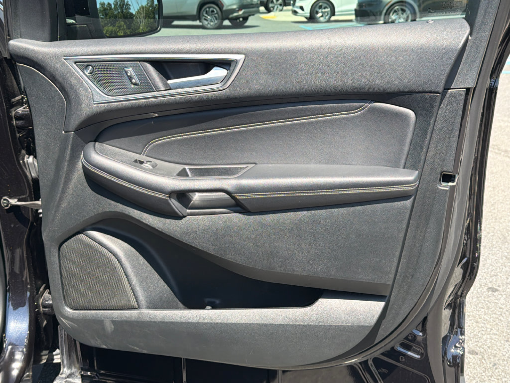 Used 2024 Ford Edge Titanium AWD/4WD image 16