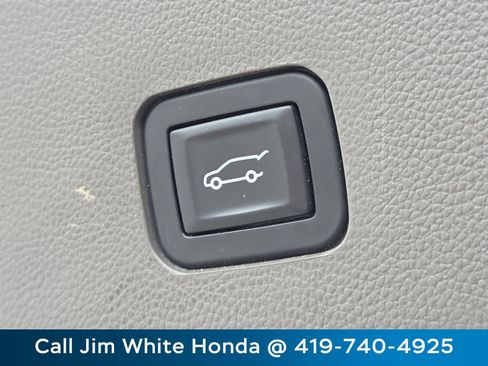 Used 2018 Chevrolet Traverse LT image 20