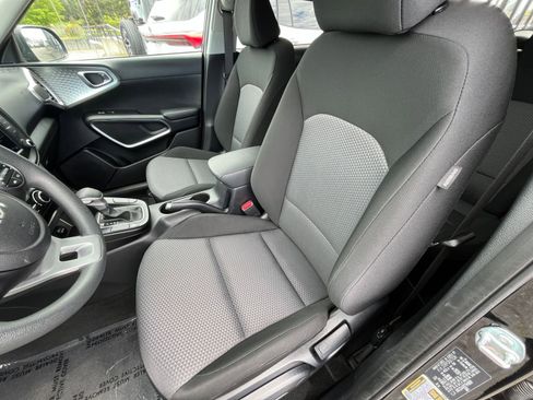 Used 2025 Kia Soul LX w/ LX Technology Package FWD image 36