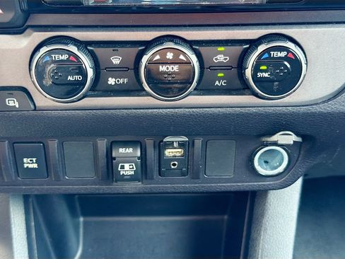 Used 2018 Toyota Tacoma TRD Off-Road AWD/4WD image 16