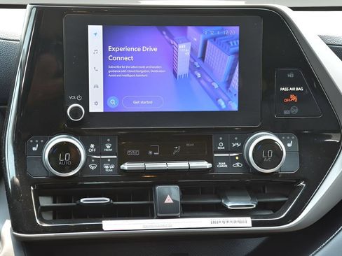Certified 2024 Toyota Highlander XLE AWD/4WD image 12