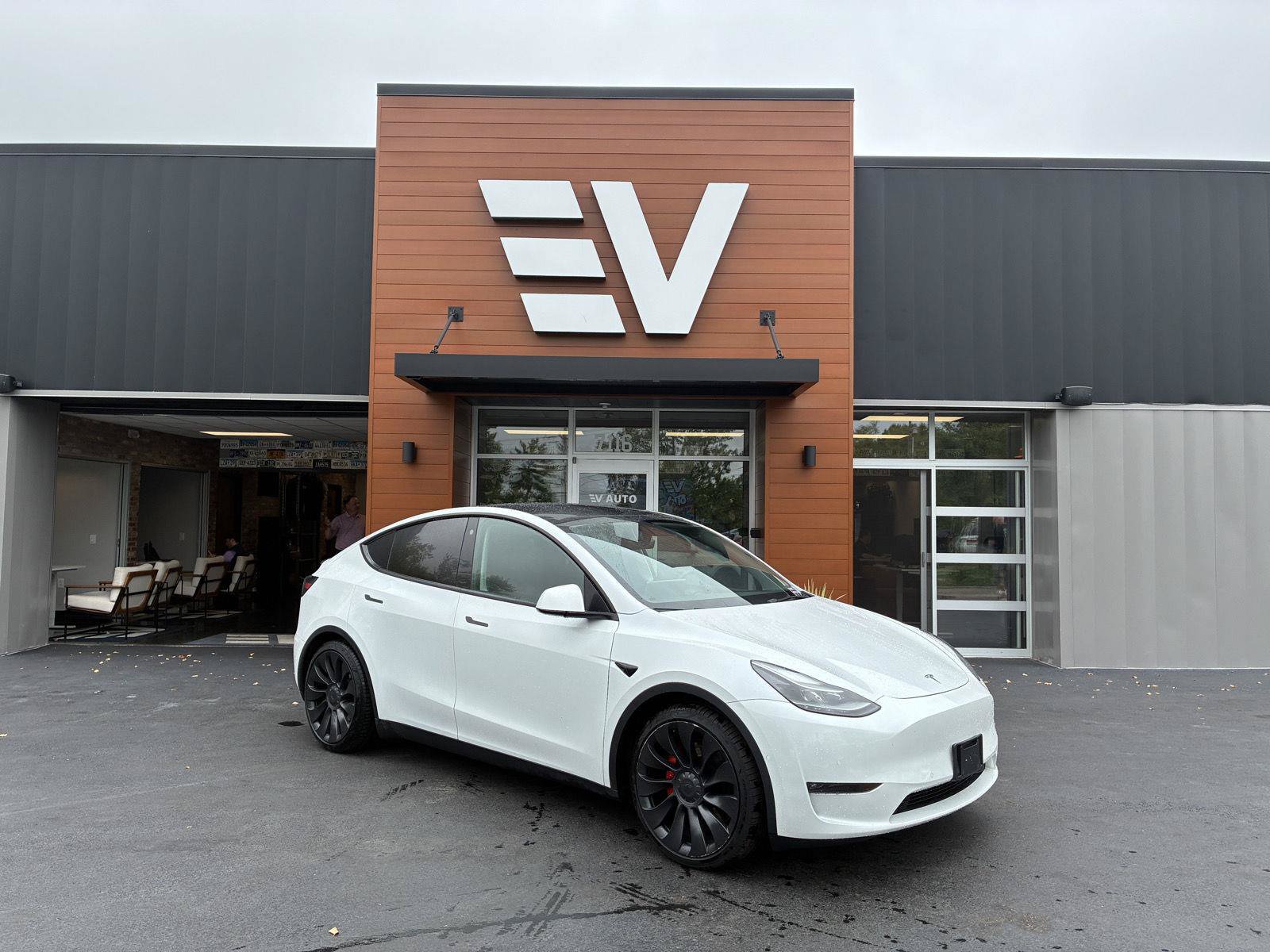 Used 2022 Tesla Model Y Performance AWD/4WD image 1