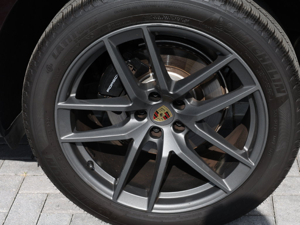 Used 2025 Porsche Macan Turbo AWD/4WD image 42