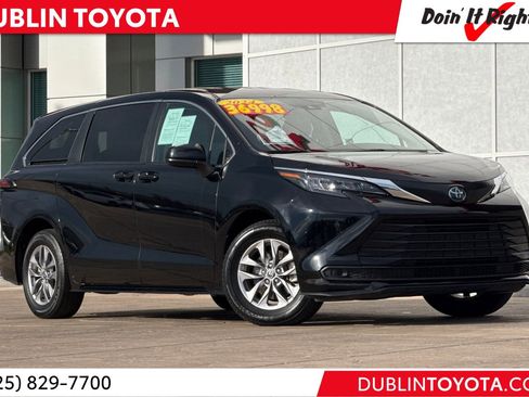 Used 2024 Toyota Sienna LE image 1