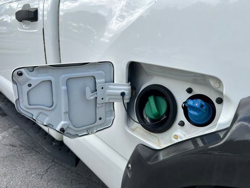 Used 2016 Nissan Titan S image 39