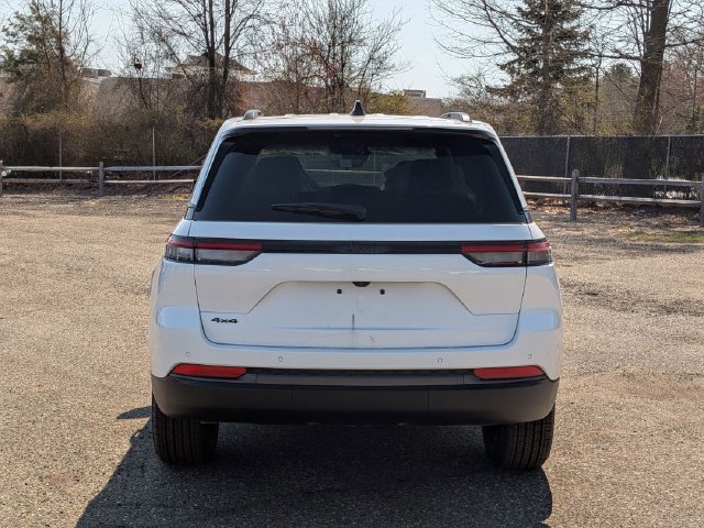 New 2026 Jeep Grand Cherokee Altitude AWD/4WD image 4