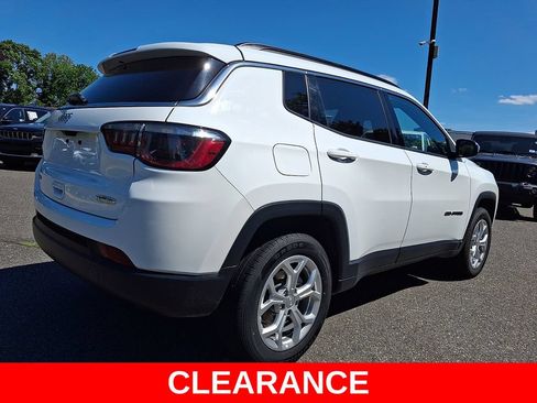 Used 2024 Jeep Compass Latitude AWD/4WD image 6
