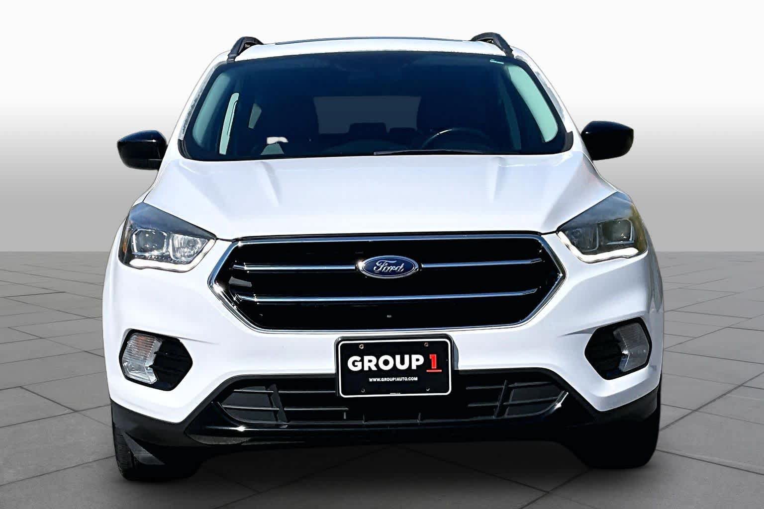 Used 2017 Ford Escape SE w/ SE Sport Appearance Package FWD image 4