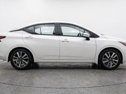 Used 2025 Nissan Versa SV FWD image 11