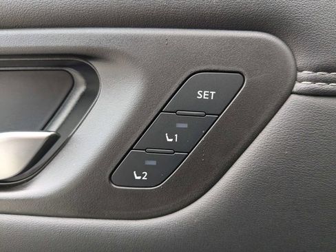 New 2025 Nissan Pathfinder Platinum image 25