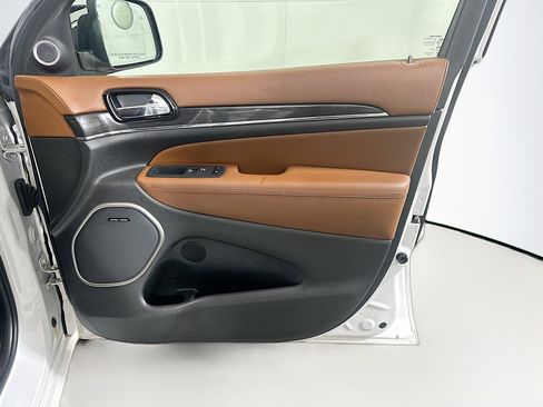 Used 2021 Jeep Grand Cherokee Overland image 35