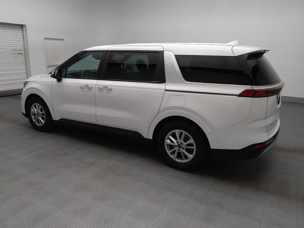 Used 2023 Kia Carnival LX FWD image 3