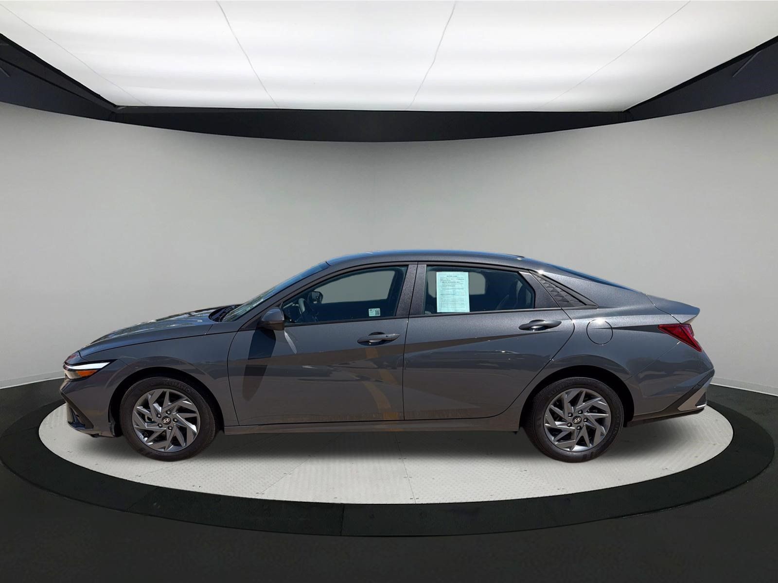Used 2026 Hyundai Elantra Hybrid FWD image 8