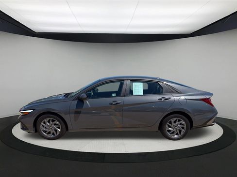 Used 2026 Hyundai Elantra Hybrid FWD image 8