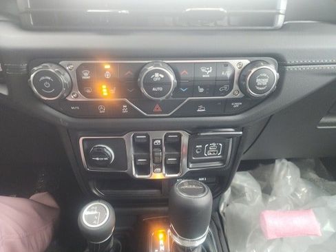 New 2026 Jeep Gladiator Sahara image 6