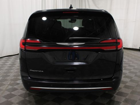 Used 2023 Chrysler Pacifica Touring-L FWD image 30