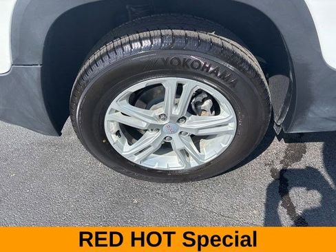 Used 2023 GMC Terrain SLE w/ Driver Convenience Package image 44