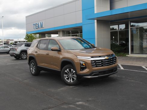 New 2027 Chevrolet Equinox LT w/ Safety and Technology Package AWD/4WD image 2