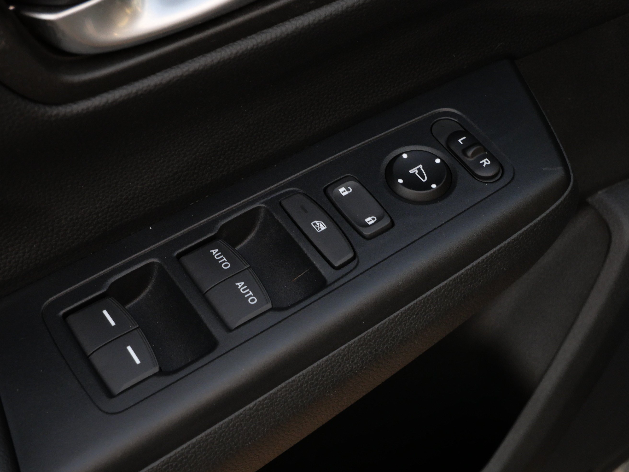 Used 2023 Honda CR-V EX image 19