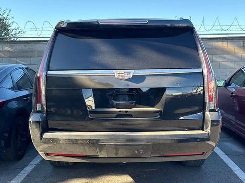 Used 2019 Cadillac Escalade ESV Platinum AWD/4WD image 5
