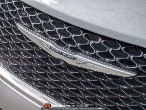 Used 2021 Chrysler Pacifica Limited AWD/4WD image 9