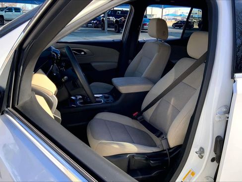 Used 2022 Chevrolet Traverse LS image 7