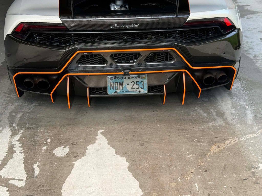 Used 2017 Lamborghini Huracan LP 580-2 RWD image 9