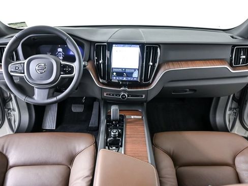 Certified 2023 Volvo XC60 B5 Plus w/ Protection Package Premier AWD/4WD image 19