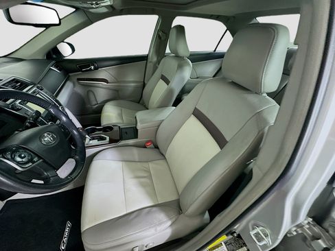 Used 2012 Toyota Camry XLE w/ Leather Pkg FWD image 13