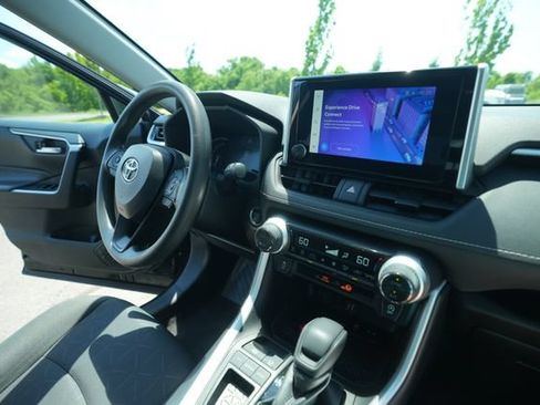 Used 2024 Toyota RAV4 XLE FWD image 37