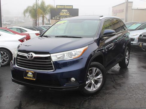 Used 2015 Toyota Highlander XLE image 2
