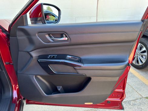 Used 2022 Nissan Pathfinder SV image 40