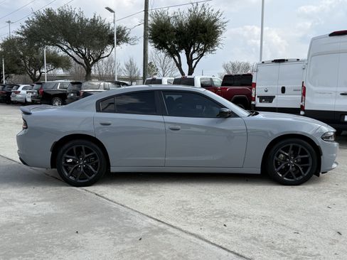Used 2022 Dodge Charger SXT w/ Blacktop Package image 3