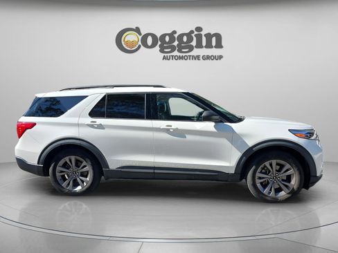 Used 2021 Ford Explorer XLT w/ Equipment Group 202A image 7