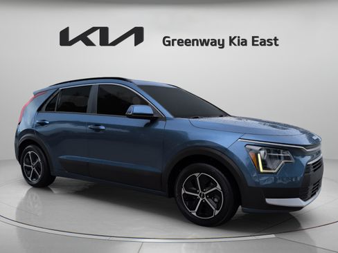 Certified 2023 Kia Niro EX FWD image 3