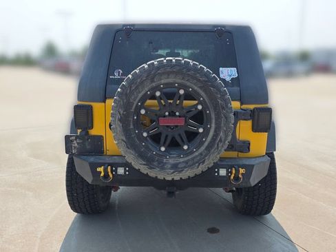Used 2015 Jeep Wrangler Unlimited Rubicon w/ Connectivity Group AWD/4WD image 4