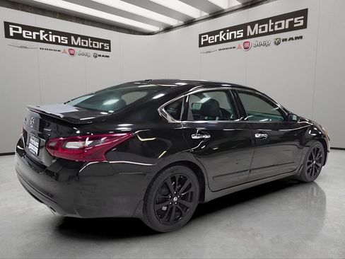 Used 2018 Nissan Altima 2.5 SR w/ SR Midnight Edition FWD image 5